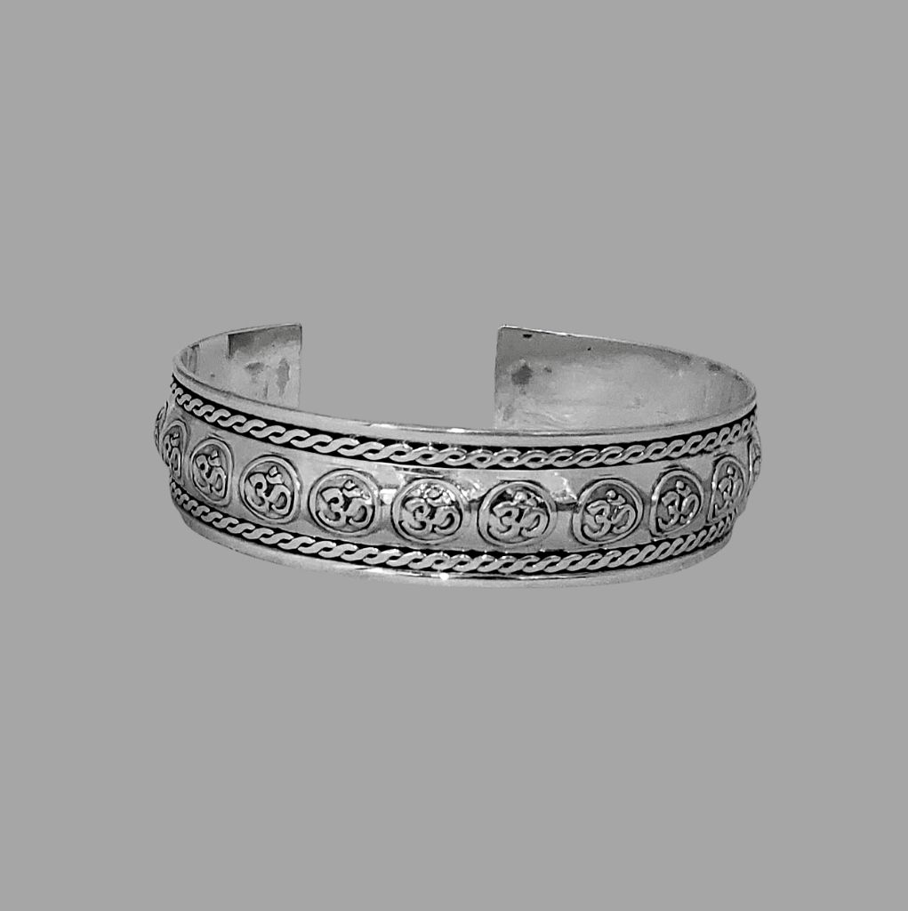 https://www.jewelnidhi.com/img/1609745442AQ KADA 0017.jpg